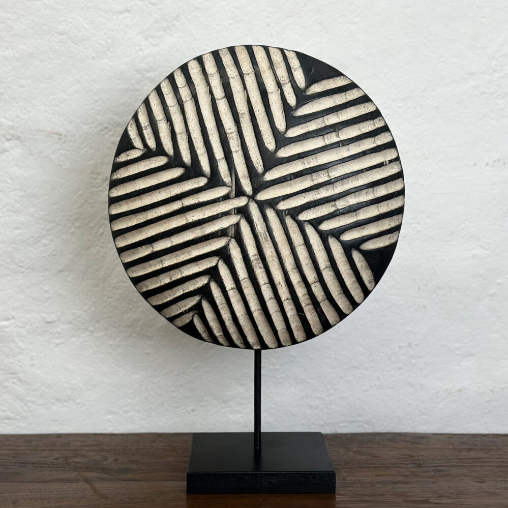 SOLD_Round Shield, Cameroon: 320x150x460mm_AFR11566A.1