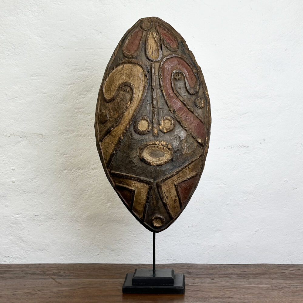 Antique Massai Shield, Kenya: 290x150x660mm_AFR11643.1