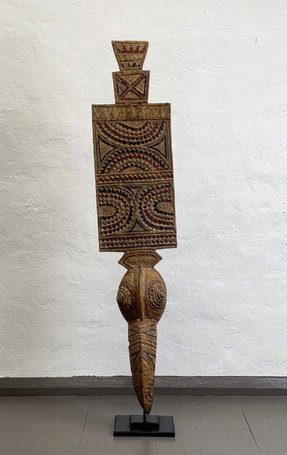 AFR12077- Carved Mossi Mask - W26xD24xH129cm - Burkina Faso