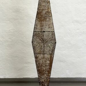 AFR12182 - Carved Shield - W30xD20xH125cm - Cameroon
