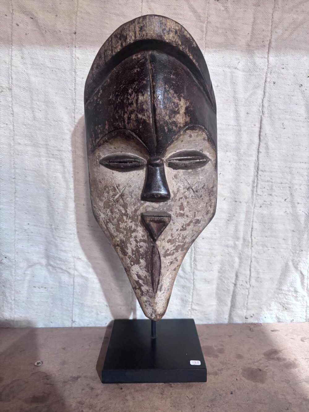 AFR12664 - Lega Mask - W17xD15xH42cm - DRC